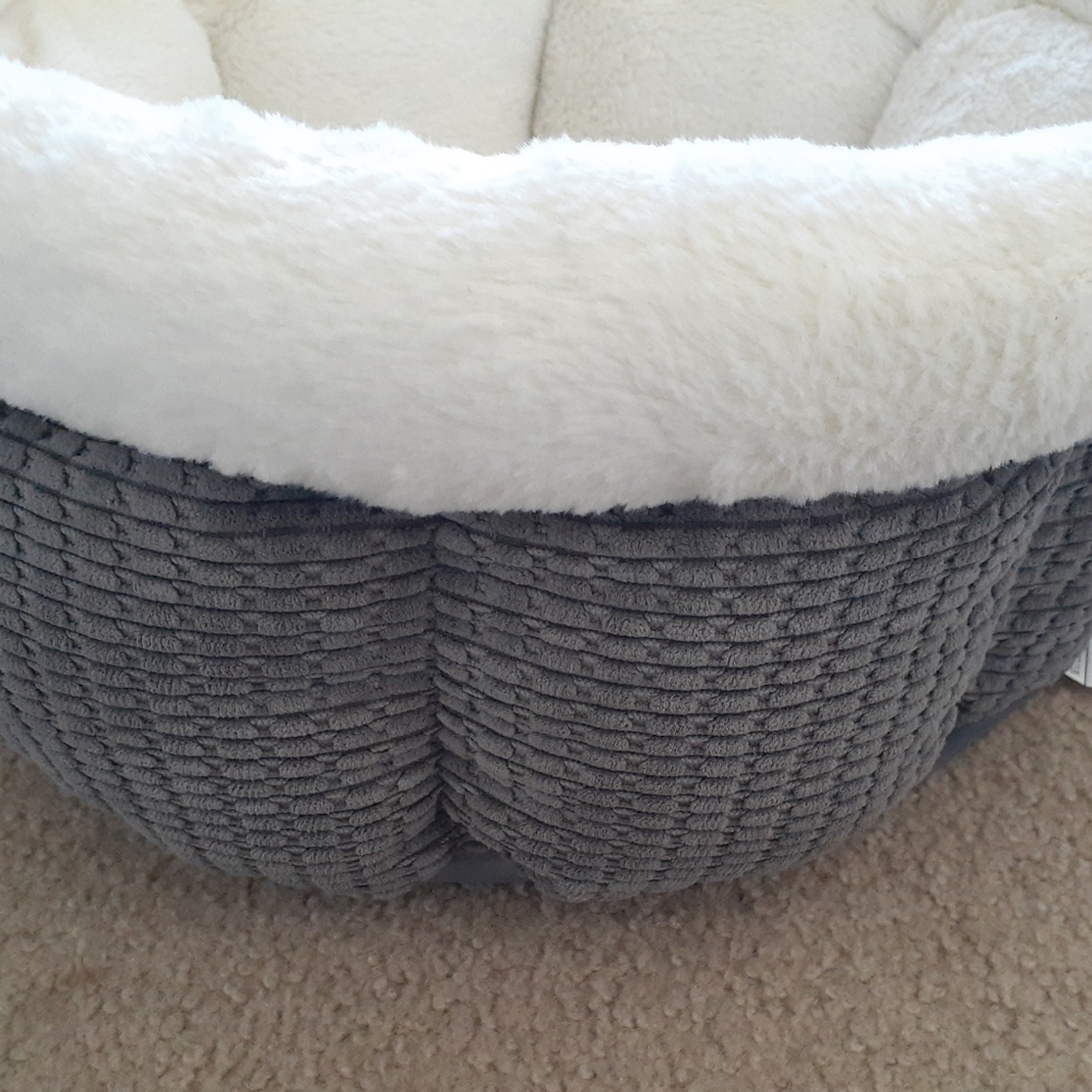 Round Dog Bed, Gray and White